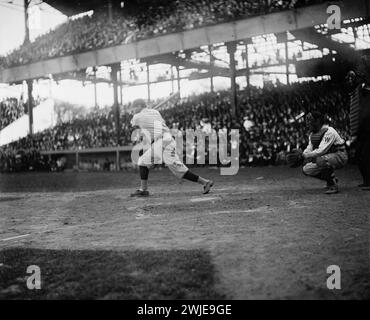 Babe Ruth che dondola una mazza, partita di baseball, 1921 Foto Stock