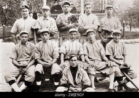 Young Babe Ruth (prima fila, centro) a St Mary's Industrial School for Boys, Maryland - 1913 Foto Stock