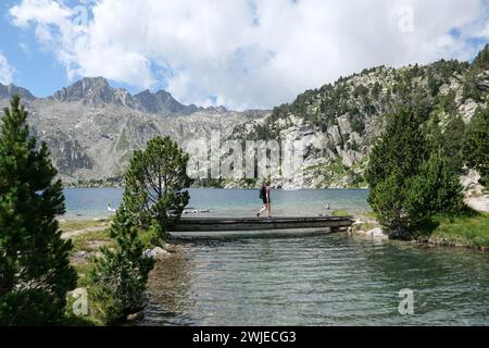 Spagna, Catalogna: Lago Estany Negre de Peguera nel Parco Nazionale Aiguestortes i Estany de Sant Maurici Foto Stock