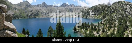 Spagna, Catalogna: Lago Estany Negre de Peguera nel Parco Nazionale Aiguestortes i Estany de Sant Maurici Foto Stock