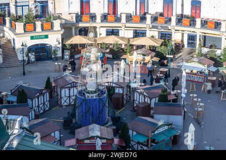 VIENNA, AUSTRIA - 21 novembre 2023: Vista sul parco divertimenti Prater Vien dalla Wiener Riesenrad - ruota panoramica gigante di Vienna Foto Stock