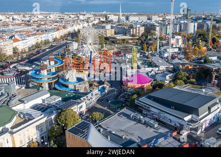 VIENNA, AUSTRIA - 21 novembre 2023: Vista sul parco divertimenti Prater Vien dalla Wiener Riesenrad - ruota panoramica gigante di Vienna Foto Stock