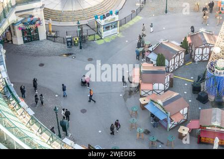 VIENNA, AUSTRIA - 21 novembre 2023: Vista sul parco divertimenti Prater Vien dalla Wiener Riesenrad - ruota panoramica gigante di Vienna Foto Stock