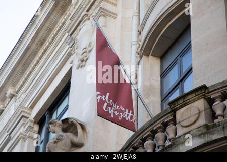 Bordeaux , Francia - 02 15 2024 : testo del cartello della città Galeries Lafayette Bordeaux e logo del marchio sulla facciata, ingresso, muro del negozio, edificio commerciale Town cha Foto Stock