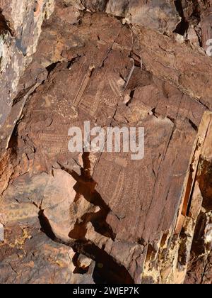 le antiche incisioni rupestri autoctone americane a parowan gap, vicino alla città dei cedri nel sud-ovest dello utah Foto Stock