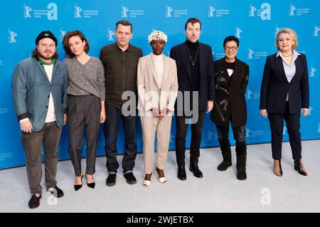 Brady Corbet, Jasmine Trinca, Christian Petzold, Lupita Nyong o, Albert Serra, Ann Hui und Oksana Zabuzhko beim Photocall mit der Internationalen Jury auf der Berlinale 2024 / 74. Internationale Filmfestspiele Berlin im Hotel Grand Hyatt. Berlino, 15.02.2024 *** Brady Corbet, Jasmine Trinca, Christian Petzold, Lupita Nyong o, Albert Serra, Ann Hui e Oksana Zabuzhko alla photocall con la giuria internazionale al Berlinale 2024 74 Berlin International Film Festival presso l'Hotel Grand Hyatt Berlin, 15 02 2024 foto:xD.xBedrosianx/xFuturexImagex jury 4215 Foto Stock