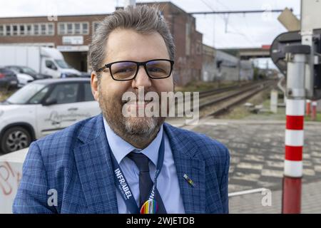 Dilbeek, Belgio. 15 febbraio 2024. Benoit Gilson, CEO di Infrabel, pone per il fotografo durante la presentazione di due nuovi sistemi di sicurezza della società di infrastrutture ferroviarie Infrabel, giovedì 15 febbraio 2024, a Groot-Bijgaarden, Dilbeek. BELGA FOTO NICOLAS MAETERLINCK credito: Belga News Agency/Alamy Live News Foto Stock