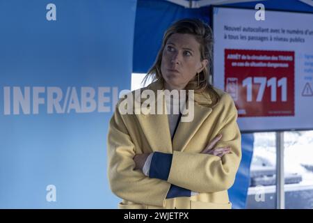 Dilbeek, Belgio. 15 febbraio 2024. Il ministro degli interni Annelies Verlinden, nella foto, durante la presentazione di due nuovi sistemi di sicurezza della compagnia di infrastrutture ferroviarie Infrabel, giovedì 15 febbraio 2024, a Groot-Bijgaarden, Dilbeek. BELGA FOTO NICOLAS MAETERLINCK credito: Belga News Agency/Alamy Live News Foto Stock