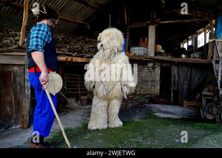 Maschere Vijanera in riunione di Vilariño de Conso, Ourense, Spagna Foto Stock