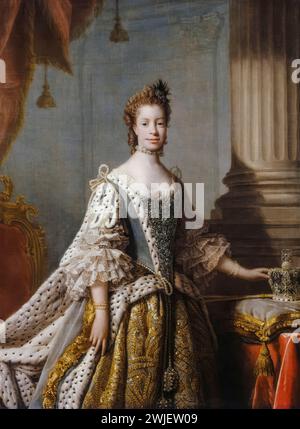 Regina Carlotta di Meclemburgo-Strelitz (1744-1818), Regina consorte del Regno Unito 1761-1818, Coronazione ritratto dipinto ad olio su tela dello studio di Allan Ramsay, 1761-1762 Foto Stock