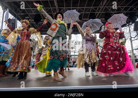 Monaco di Baviera, Faschingsdienstag auf dem Viktualienmarkt, Die Tanzenden Marktweiber *** Monaco di Baviera, martedì grasso al Viktualienmarkt, le donne del mercato danzante Foto Stock