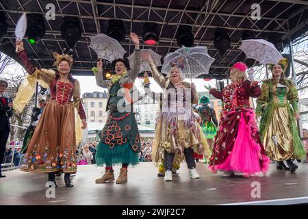 Monaco di Baviera, Faschingsdienstag auf dem Viktualienmarkt, Die Tanzenden Marktweiber *** Monaco di Baviera, martedì grasso al Viktualienmarkt, le donne del mercato danzante Foto Stock