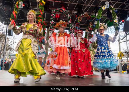 Monaco di Baviera, Faschingsdienstag auf dem Viktualienmarkt, Die Tanzenden Marktweiber *** Monaco di Baviera, martedì grasso al Viktualienmarkt, le donne del mercato danzante Foto Stock