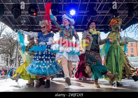 Monaco di Baviera, Faschingsdienstag auf dem Viktualienmarkt, Die Tanzenden Marktweiber *** Monaco di Baviera, martedì grasso al Viktualienmarkt, le donne del mercato danzante Foto Stock