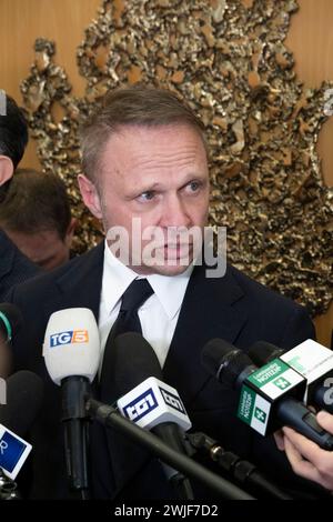 Foto Alessandro Cimma/LaPresse 15-02-2024 Milano, Italia.Palazzo Lombardia. Punto stampa del ministro dell'Agricoltura Francesco Lollobrigida e assessore regionale Alessandro Beduschi al termine di un incontro istituzionale sulle criticit&#xe0; del confronto agricolo e le prospettive future e di un confronto con il governatore Attilio Fontana. Foto Alessandro Cimma/LaPresse 15-02-2024 Milano, Italia. Palazzo Lombardia. Punto stampa del Ministro dell'Agricoltura Francesco Lollobrigida e del consigliere regionale Alessandro Beduschi al termine di un incontro istituzionale sulle criticità della Foto Stock