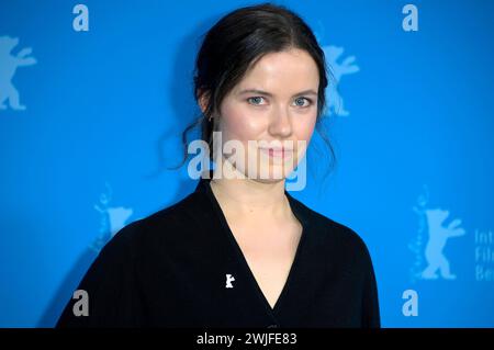 Zara Devlin beim Photocall zum Kinofilm 'piccole cose come queste / Kleine Dinge wie diese' auf der Berlinale 2024 / 74. Internationale Filmfestspiele Berlin im Hotel Grand Hyatt. Berlino, 15.02.2024 Foto Stock