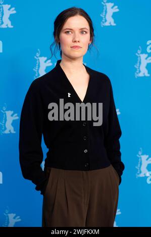 Zara Devlin beim Photocall zum Kinofilm piccole cose come queste / Kleine Dinge wie diese auf der Berlinale 2024 / 74. Internationale Filmfestspiele Berlin im Hotel Grand Hyatt. Berlino, 15.02.2024 *** Zara Devlin al photocall per il lungometraggio piccole cose come queste piccole cose come queste al Berlinale 2024 74 Berlin International Film Festival presso l'Hotel Grand Hyatt Berlin, 15 02 2024 foto:xD.xBedrosianx/xFuturexImagex Small 4272 Foto Stock