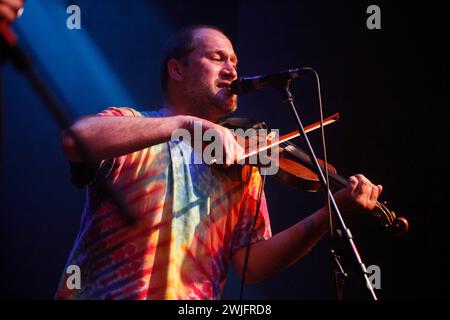 Barley Scotch si esibisce con la country band americana Hayseed Dixie al Muni Arts Centre di Pontypridd, Galles. 26 maggio 2010. Foto Stock