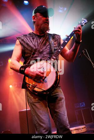 Don Wayne Reno si esibisce con la country band americana Hayseed Dixie al Muni Arts Centre di Pontypridd, Galles. 26 maggio 2010. Foto Stock