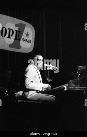 Philippe Gras / le Pictorium - Concerto di Ray CHARLES. - 26/01/2024 - Francia / Ile-de-France (regione) / Parigi - il pianista Ray CHARLES in concerto alla Salle PLEYEL il 18 aprile 1967 Foto Stock