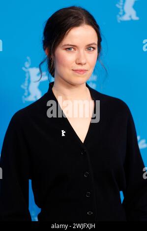 Zara Devlin beim Photocall zum Kinofilm 'piccole cose come queste / Kleine Dinge wie diese' auf der Berlinale 2024 / 74. Internationale Filmfestspiele Berlin im Hotel Grand Hyatt. Berlino, 15.02.2024 Foto Stock