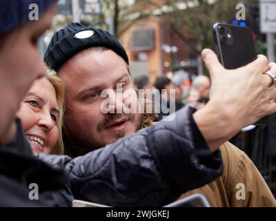 Berlino, Germania, 15 febbraio 2024. Il membro della giuria Brady Corbet dopo la conferenza stampa con i fan. Crediti: Walter Gilgen Foto Stock