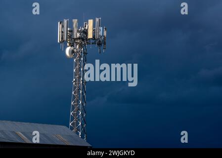 Torre cellulare all'aeroporto di Enterprise, Oregon. Foto Stock