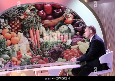 Roma, Italia. 15 febbraio 2024. Foto Mauro Scrobogna / LaPresse 15-02-2024 Roma (Italia) - politica - RAI - trasmissione cinque minuti - nella foto: il Ministro dell'agricoltura Francesco Lollobrigida ospite di Bruno Vespa 15 febbraio 2024 Roma (Italia) - politica - trasmissione cinque minuti - nella foto: Francesco Lollobrigida Ministro dell'agricoltura ospite di Bruno Vespa crediti: LaPresse/Alamy Live News Foto Stock