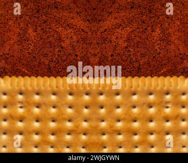 un biscotto sulla tazza di caffè visto dall'alto, concentrati sulla schiuma di caffè Foto Stock