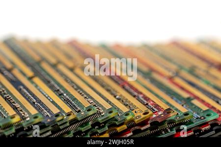 Molti moduli di memoria per computer diversi (RAM, SD, DDR, EPROM) Foto Stock