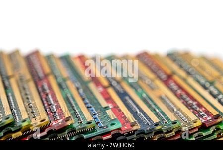 Molti moduli di memoria per computer diversi (RAM, SD, DDR, EPROM) Foto Stock