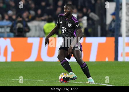 Roma, Lazio. 14 febbraio 2024. Dayot Upamecano durante il turno di Champions League 16 tra Lazio e Bayern Monaco allo stadio Olimpico, Italia, 14 febbraio 2024. Credito AllShotLive: SIPA USA/Alamy Live News Foto Stock