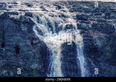 Chaudière Falls è una cascata alta 35 metri a Lévis, Quebec, lungo il fiume Chaudière. Fa parte del Parc des Chutes-de-la-Chaudière regionale Foto Stock