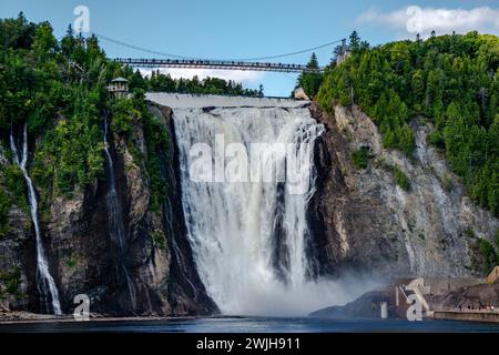 Montmorency Falls, situata vicino a Quebec City, è il secondo sito turistico più visitato della regione dopo Old Quebec Foto Stock