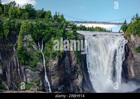 Montmorency Falls, situata vicino a Quebec City, è il secondo sito turistico più visitato della regione dopo Old Quebec Foto Stock