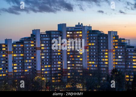 Alti edifici nel parco residenziale di Bensberg, Bergisch-Gladbach, un complesso residenziale a 18 piani con oltre 900 appartamenti distribuiti su 7 edifici Foto Stock
