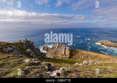 Pointe de Brezellec, un promontorio roccioso alla punta di Cap Sizun vicino a Cleden-Cap-Sizun. Finistere, Bretagna, Francia Foto Stock