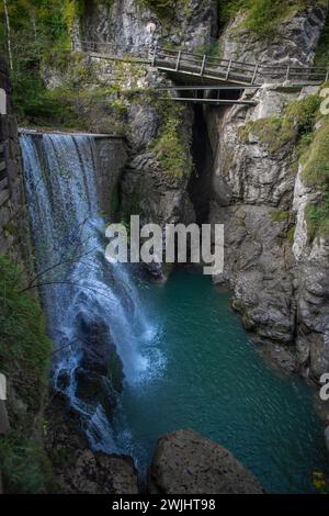 Monumento naturale della Gola di Rappenloch, Dornbirner ACH, Dornbirn, cascata, passerelle in legno, Bregenzerwald, Austria Foto Stock