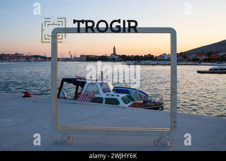 Vista panoramica al tramonto su Traù, Croazia Foto Stock