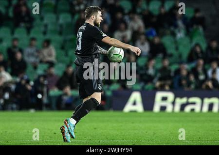 Siviglia, Spagna. 15 febbraio 2024. Stefan Ristovski della Dinamo Zagabria durante il turno di UEFA Europa Conference League 2023/24 del 16 andata incontro tra Real Betis e GNK Dinamo all'Estadio Benito Villamarin il 15 febbraio 2024 a Siviglia, Spagna. Foto: Marko Lukunic/PIXSELL credito: Pixsell/Alamy Live News Foto Stock