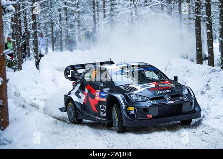 Umea, Svezia. 15 febbraio 2024. Guida Kalle Rovanpera e Jonne Halttunen del Team Toyota Gazoo Racing WRT visti in azione durante il FIA World Rally Championship WRC Rally. Credito: SOPA Images Limited/Alamy Live News Foto Stock