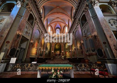 L'altare e l'abside della basilica di Notre-Dame de la Daurade a Tolosa, Francia Foto Stock