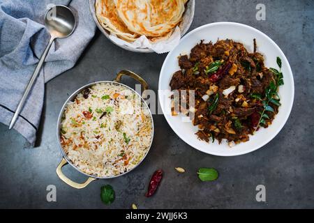 Arrosto di manzo Kerala servito con parotta e riso ghee - banchetto Malabar Iftar Foto Stock