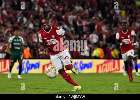 Bogotà, Colombia. 13 febbraio 2024. Jose Erik Correa dell'Independiente Santa Fe durante il BetPlay Dimayor match tra Santa Fe (1) e Deportivo Cali (0) a Bogotà, Colombia, il 13 febbraio 2024. Foto di: Cristian Bayona/Long Visual Press credito: Long Visual Press/Alamy Live News Foto Stock