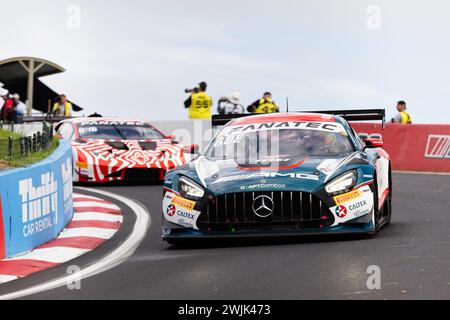 Bathurst, Australia, 16 febbraio 2024. Car 77 Mercedes – AMG Team Craft- Bamboo Racing Mercedes- AMG GT4 A-Pro durante le prove di venerdì presso il Repco Bathurst 12 ore sul Mount Panorama Circuit il 16 febbraio 2024 a Bathurst, Australia. Crediti: Ivica Glavas/Speed Media/Alamy Live News Foto Stock