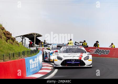 Bathurst, Australia, 16 febbraio 2024. Car 130 Mercedes – AMG Team GruppeM Racing Mercedes – AMG GT3 A-Pro durante le prove di venerdì presso il Repco Bathurst 12 ore sul circuito di Mount Panorama il 16 febbraio 2024 a Bathurst, Australia. Crediti: Ivica Glavas/Speed Media/Alamy Live News Foto Stock