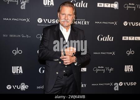 Berlino, Germania. 15 febbraio 2024. Ingo Lenßen arriva alla "notte di apertura di Berlino 2024" come parte della Berlinale presso l'Hotel SO/Berlin Das Stue. La festa è ospitata da Gala, Ufa e RTL. Credito: Gerald Matzka/dpa/Alamy Live News Foto Stock