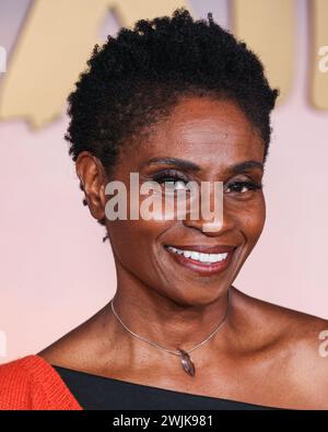 Hollywood, Stati Uniti. 15 febbraio 2024. HOLLYWOOD, LOS ANGELES, CALIFORNIA, USA - 15 FEBBRAIO: Adina Porter arriva alla prima mondiale della prima stagione di Netflix "Avatar: The Last Airbender", che si tiene all'Egyptian Theatre Hollywood il 15 febbraio 2024 a Hollywood, Los Angeles, California, Stati Uniti. (Foto di Xavier Collin/Image Press Agency) credito: Image Press Agency/Alamy Live News Foto Stock