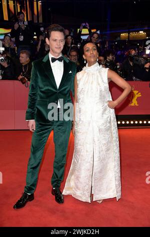 Jo Schück und Hadnet Tesfai bei der Festivaleröffnung und der Premiere des Kinofilms piccole cose come queste / Kleine Dinge wie diese auf der Berlinale 2024 / 74. Internationale Filmfestspiele Berlin im Berlinale Palast. Berlino, 15.02.2024 *** Jo Schück e Hadnet Tesfai all'apertura del festival e alla prima del lungometraggio Small Things like These Small Things Like These al Berlinale 2024 74 Berlin International Film Festival al Berlinale Palast Berlin, 15 02 2024 foto:XF.xKernx/xFuturexImagex Small Prem 4289 Foto Stock