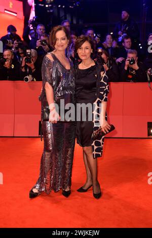 Natalia Woerner und Sandra Maischberger bei der Berlinale Eroeffnungsgala und Premiere piccole cose come queste bei den 74. Internationalen Filmfestspielen a Berlino 15.02.2024 *** Natalia Woerner e Sandra Maischberger al Galà di apertura di Berlinale e in anteprima Small Things Like These al Berlin International Film Festival 74 15 02 2024 Foto Stock